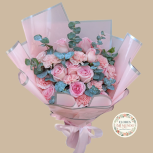 Delicado Ramo con Rosas Rosadas