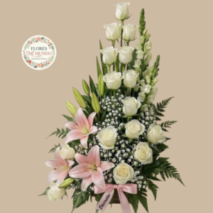 Arreglo con Rosas Blancas y Lirios