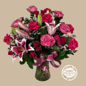 Florero con Flores Rosadas