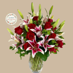 Florero con Rosas Rojas y Lirios Orientales