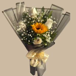 Ramo con Rosas Blancas y Girasol