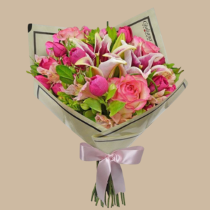 Delicado Ramo con Flores Rosadas
