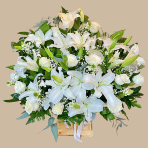 Arrimo con Liliums y Rosas Blancas