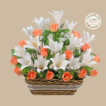 Canasto con Rosas y Lirios