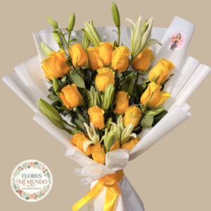 Ramo Extendido con Rosas Amarillas y Lirios Blancos