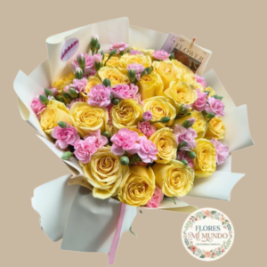 Rosas Amarillas y Claveles Rosados en Ramo